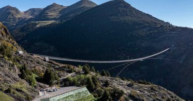Andorra opent 603 meter lange hangbrug op 1.875 meter hoogte.